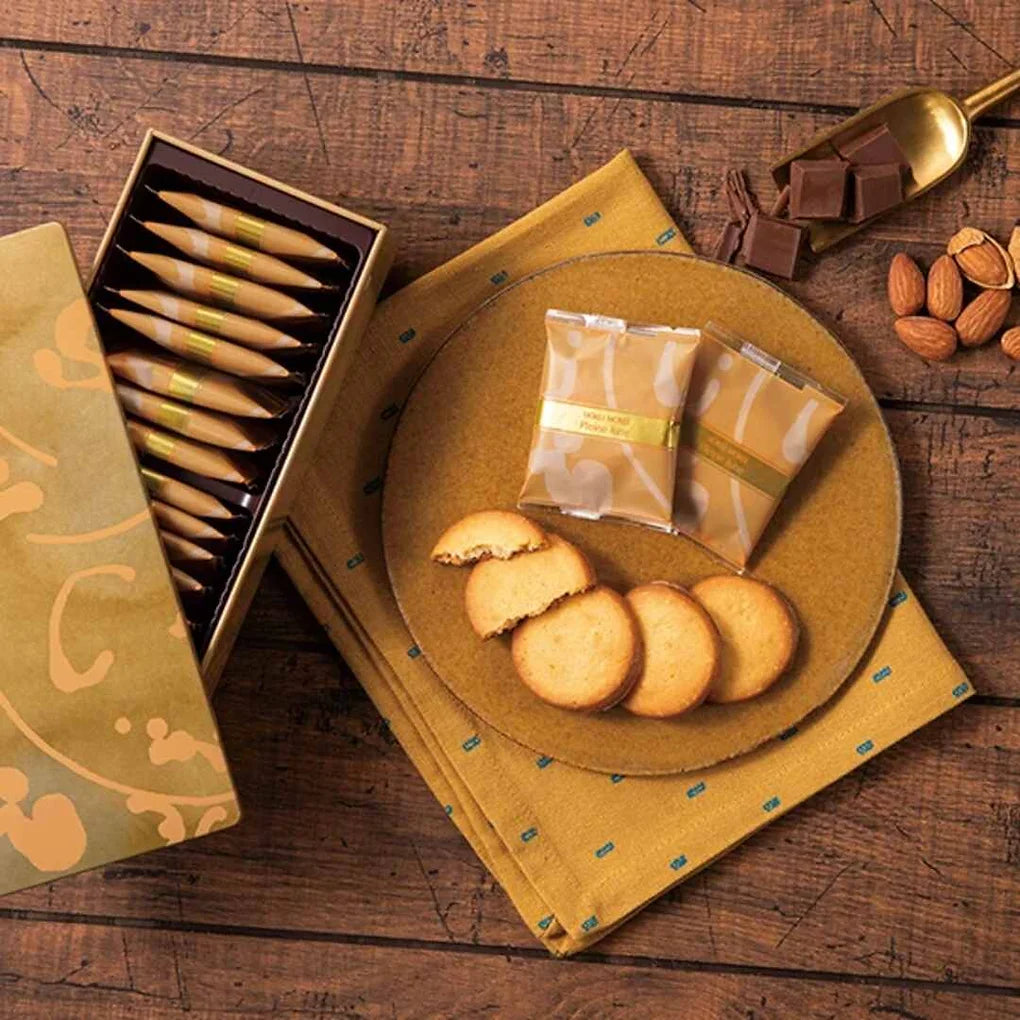 Almond Cookies with Milk Chocolate | Autumn–Winter LimitedPleine Lune is a refined seasonal specialty from Yoku Moku, available only during the autumn and winter seasons.