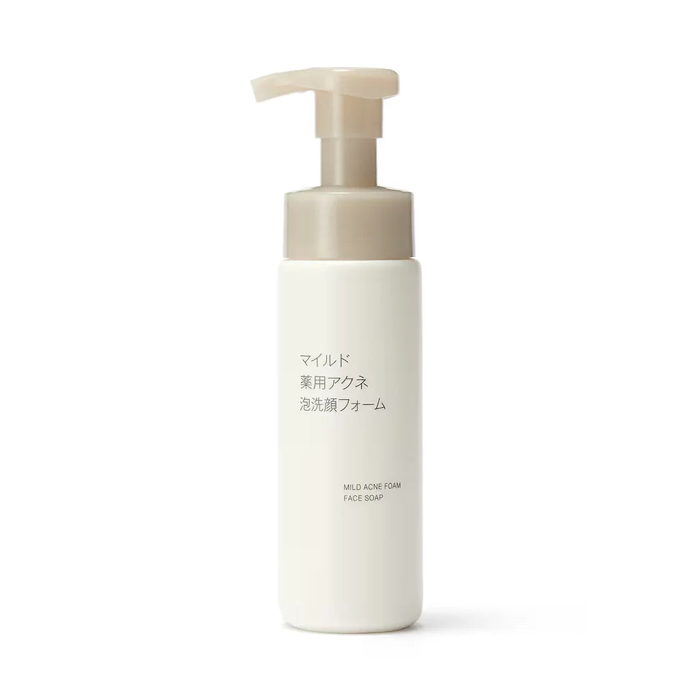A hypoallergenic medicated foam cleanser developed with 100% naturally derived ingredients* to gently care for acne-prone skin.