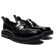 The TIGER LOAFER reimagines the classic coin loafer with a refined modern (mode) aesthetic, blending timeless elegance with contemporary design.