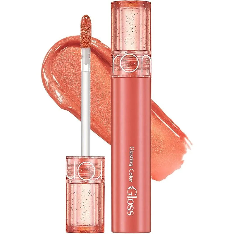 rom&nd Glasting Color Gloss Sparkle delivers an angelic, floating glow with delicate shimmer particles that enhance lip volume and shine.