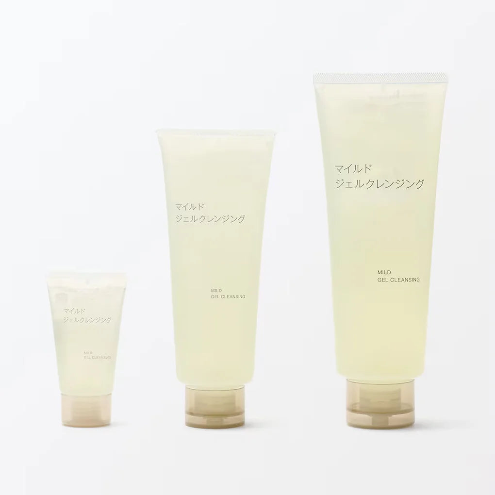 A gentle, low-irritation cleansing gel formulated with 100% naturally derived ingredients*. 