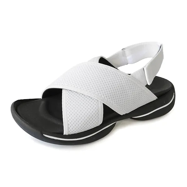 The Re:getA R-3097 sandals elevate the iconic “gummy sandal” with enhanced functionality and modern design.