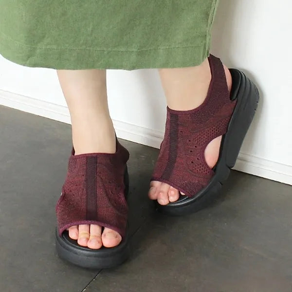 The Regetta RE-257 sandals combine sporty design with everyday comfort.