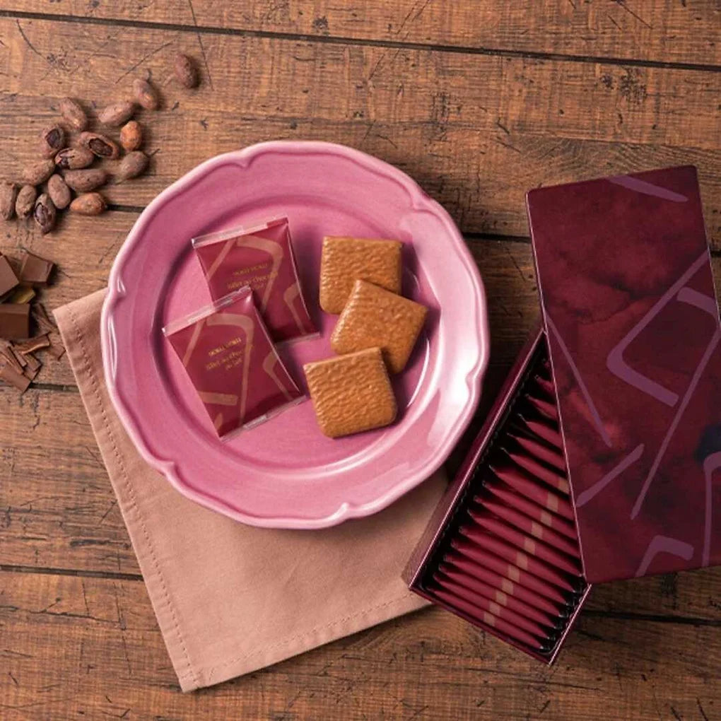 Folded Langue de Chat Cookies with Milk Chocolate | Autumn–Winter LimitedBie au Chocolat au Lait is a seasonal specialty from Yoku Moku, available only during the autumn and winter months.