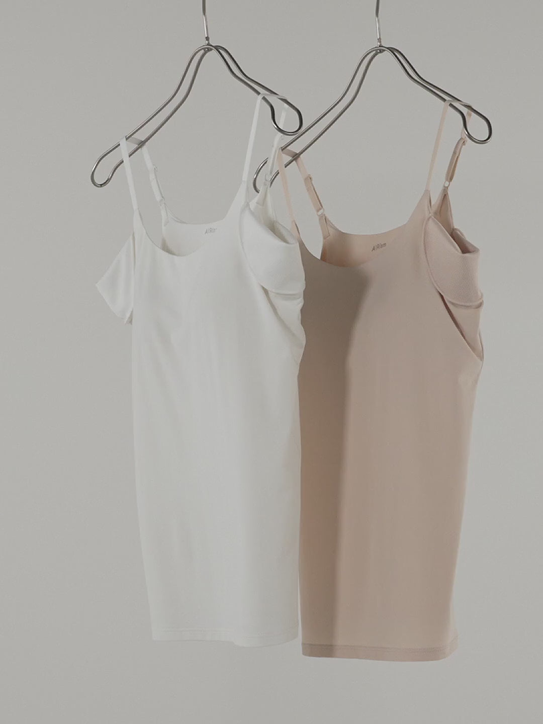 Load video: U AIRism Absorbent Bra Camisole 476439/482188 Japan best brand